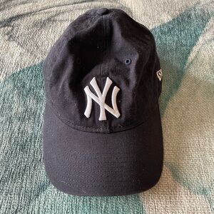 Dark navy new era women’s New York Yankees hat
